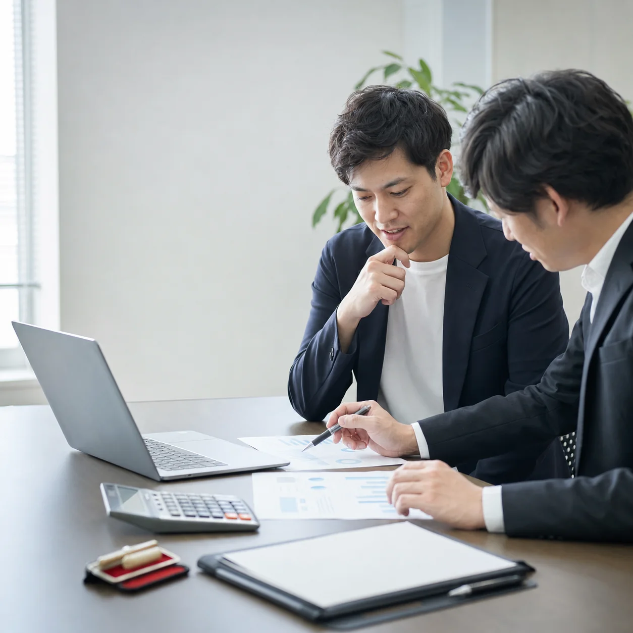 定款案と創業融資の工程表を確認する場面