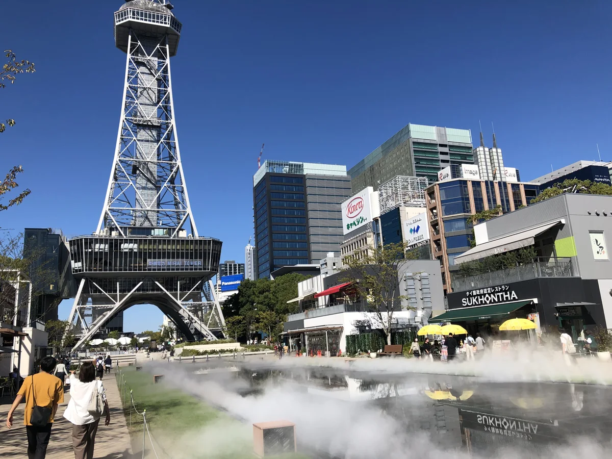 名古屋市中区・久屋大通公園と周辺店舗の実景